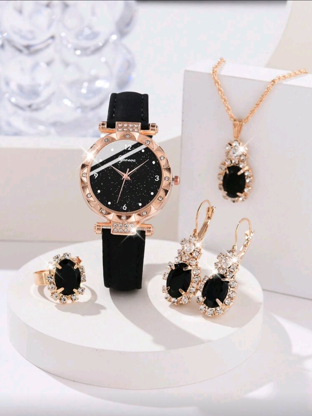 RELOJ MUJER NUMER AMARILLOD CON 1 CADENA, 2 ARITOS, 1 ANILLO CADA UNO CON DIAMANTE NEGRO R35